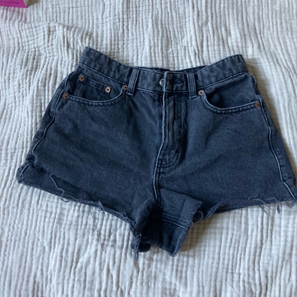 Cute washed black topshop high rise shorts 2